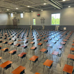 De Eventvloer van Sellco is ingezet om de sporthal om te toveren tot examenlokaal